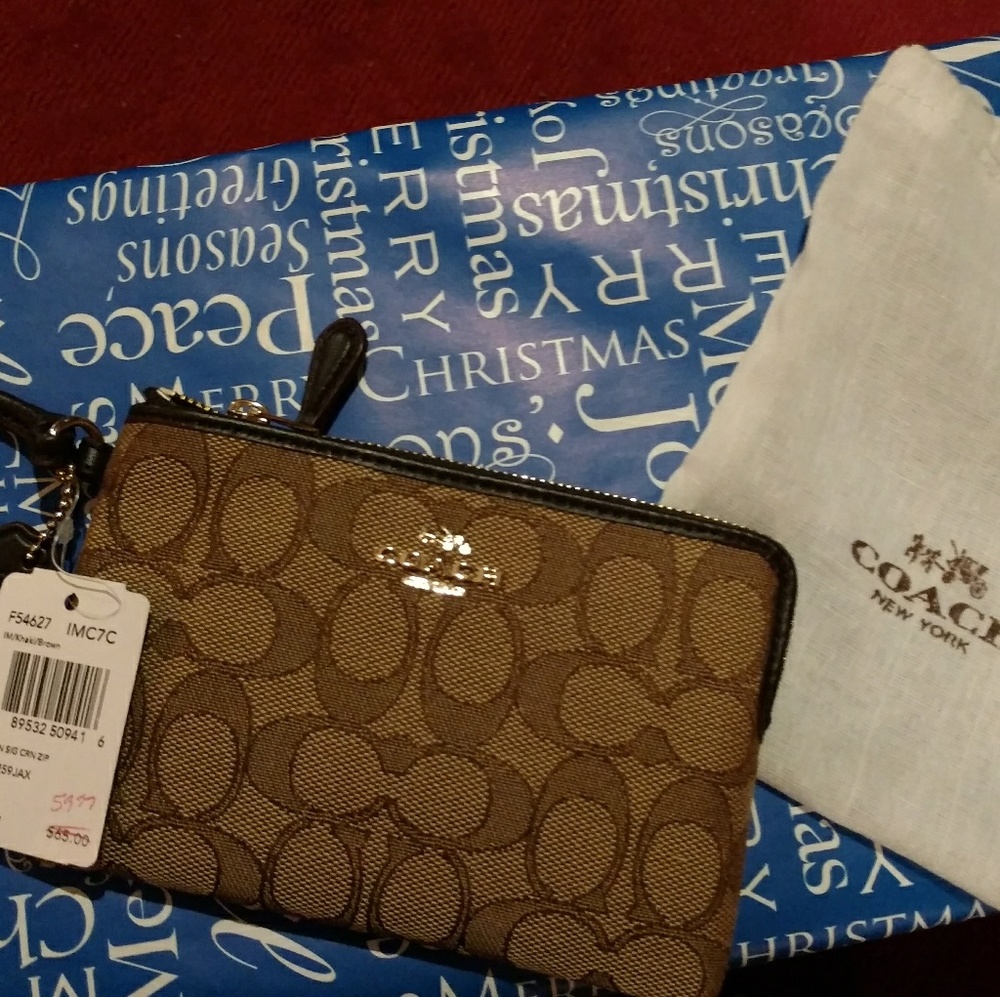 Nwt Coach brown signature wristlet